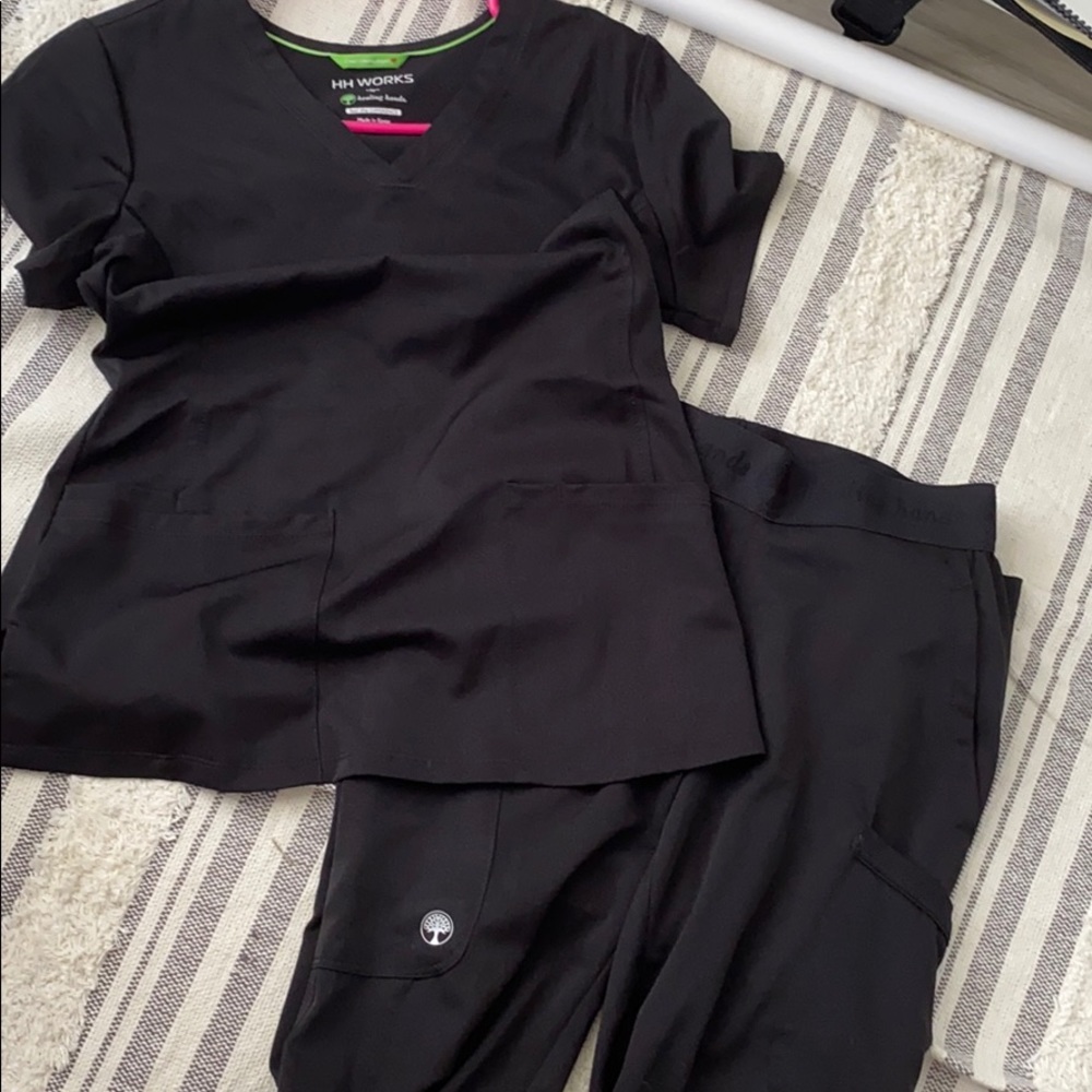 Healing Hands Scrub Set Black